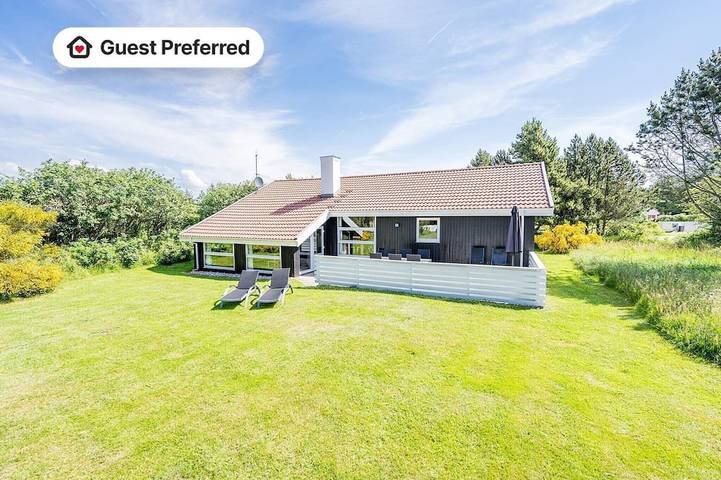 Ferienhaus für 10 Personen, mit Whirlpool und Sauna sowie Terrasse, mit Haustier in Tirpitz Museum (Oksby)
