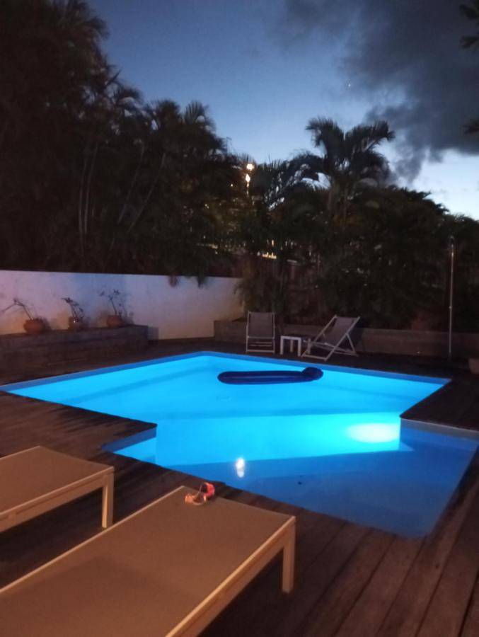 Location de vacances pour 4 personnes, avec piscine et jardin dans Plage de l’Anse Vinaigri - 4