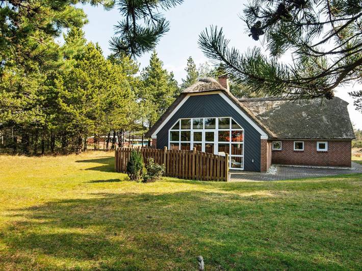 Ferienhaus für 8 Personen, mit Terrasse und Sauna sowie Whirlpool, mit Haustier in Houstrup Strand