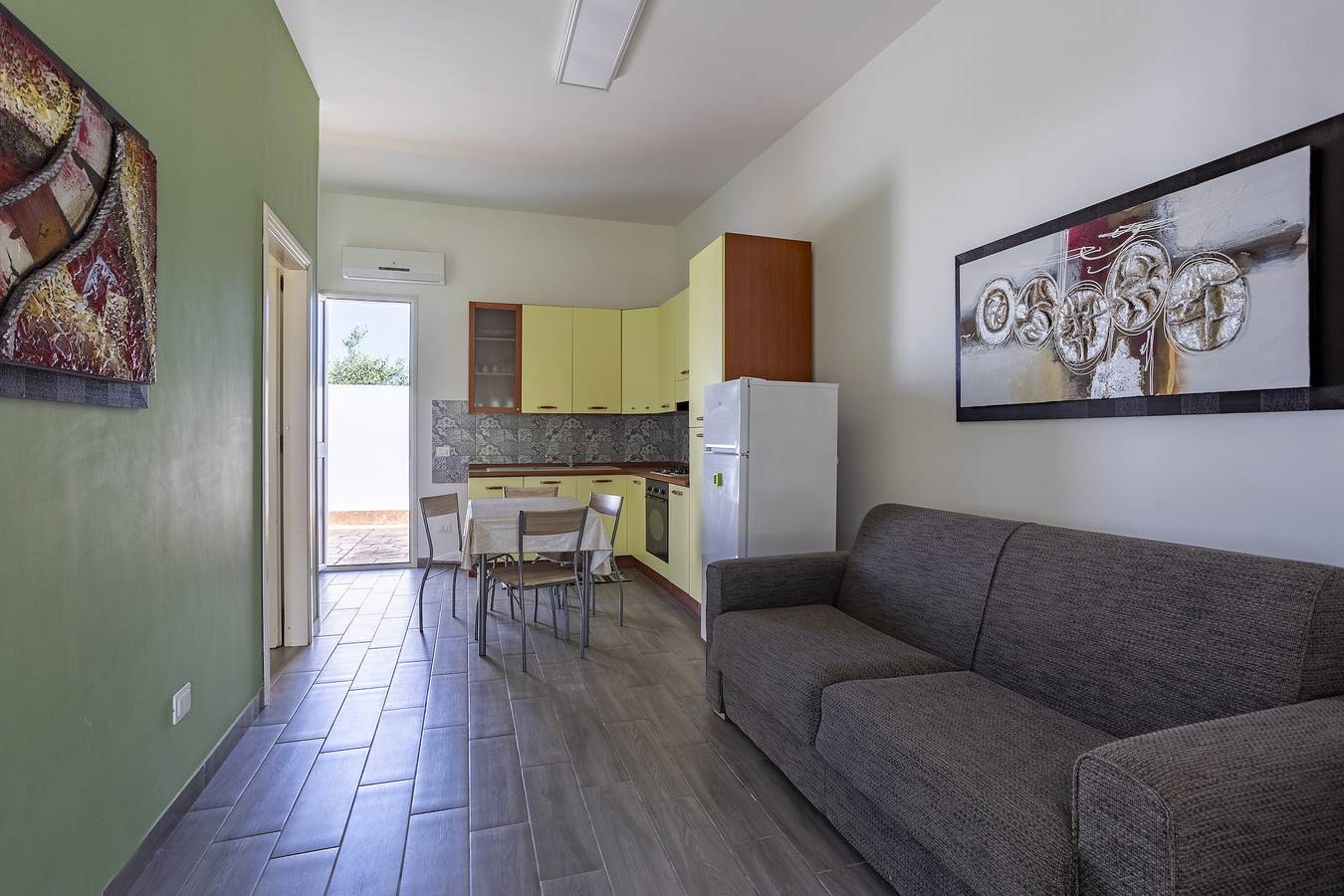 Appartamento intero, Casa Vacanze 'La Perla Di Mare - Perla 4' con Piscina in Comune, Wi-Fi e Aria Condizionata in Mazara del Vallo, Provincia di Trapani