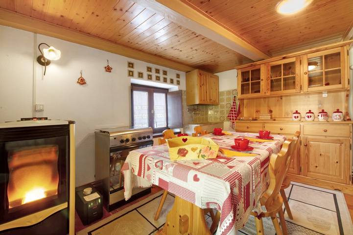 Petite maison des Alpes, où le temps ralentit, le silence parle et la montagne vous accueille in Tirivel, Comune di Morgex