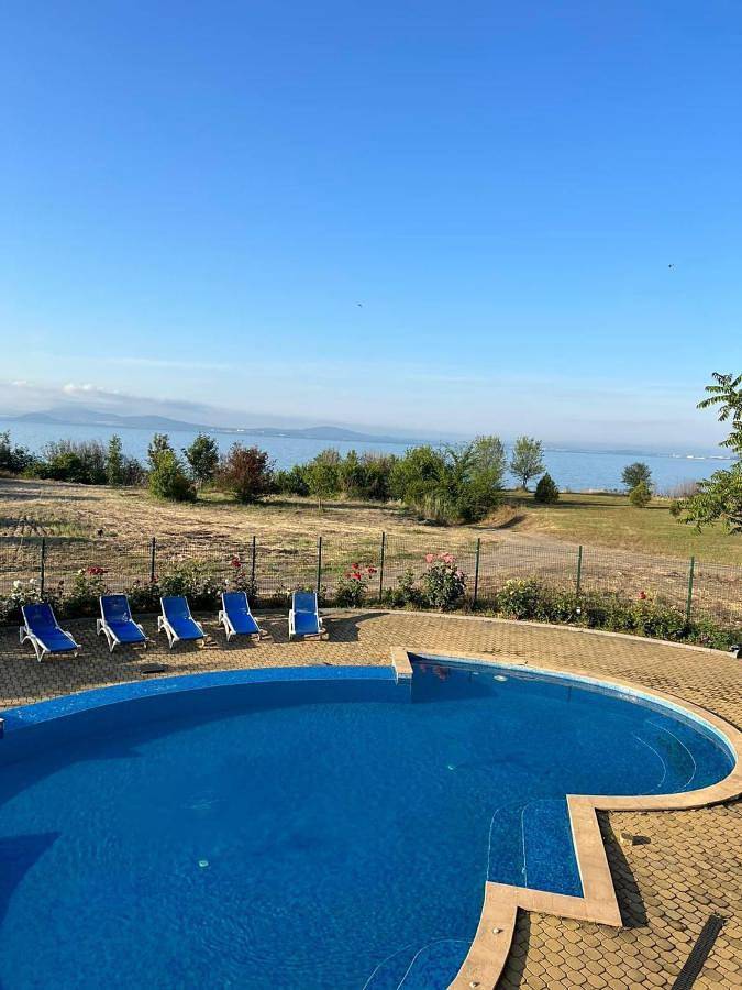 Apartament wakacyjny dla 4 osób, z Taras i Ogród oraz Basen w Burgas