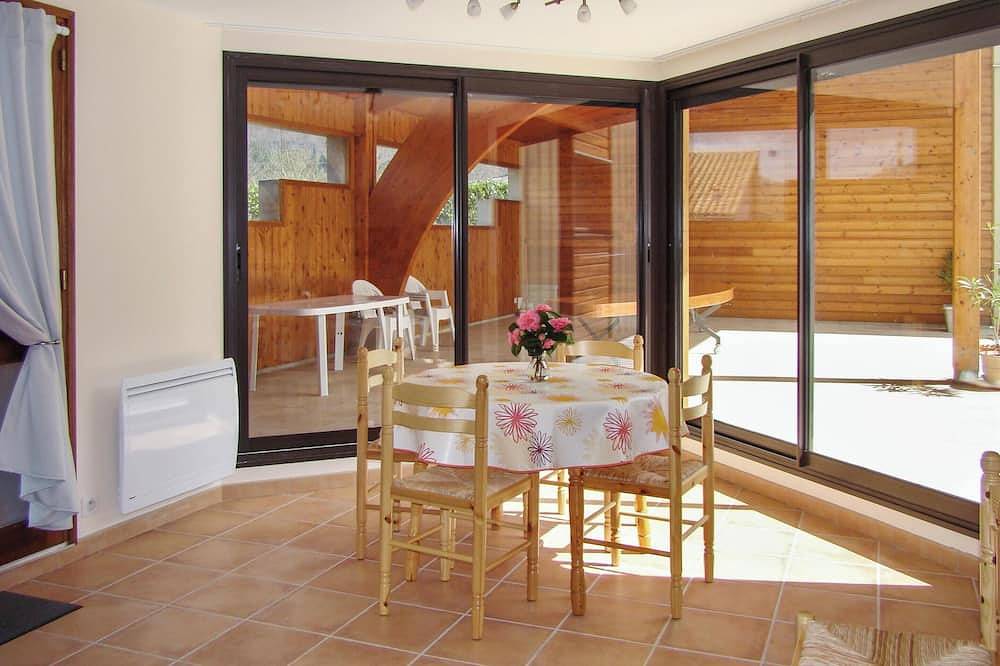 Appartement entier, Homerez - Appartement cosy à Fayet avec vue, 55m² in Fayet, Parc naturel régional des Grands Causses