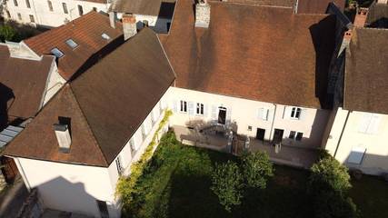 Gîte pour 8 personnes, avec jardin et terrasse à Vuillafans