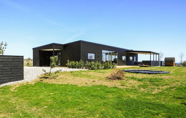 Ferienhaus für 12 Personen, mit Terrasse und Garten sowie Sauna, mit Haustier
