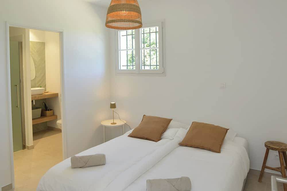 Detached house with view & pool in Barjac, Región de Alès