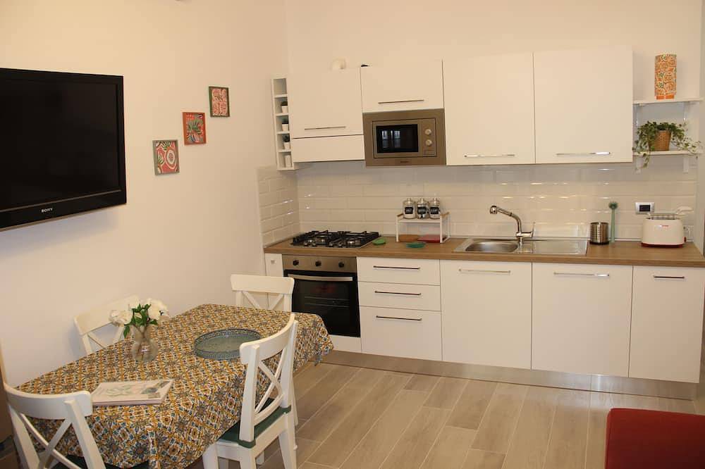 Entire apartment, Ostia-apartment 50 mt from the beach, near historic center-sea view in Ostia, Rome