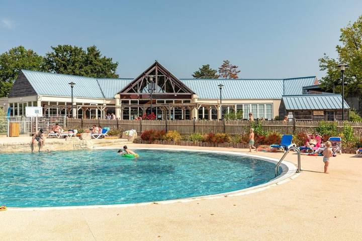 Location de vacances pour 6 personnes, avec terrasse et piscine à Sainte-Catherine-de-Fierbois - 3