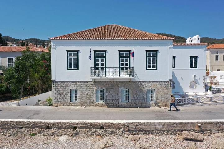 Villa for 7 people, with garden and view in Spetses