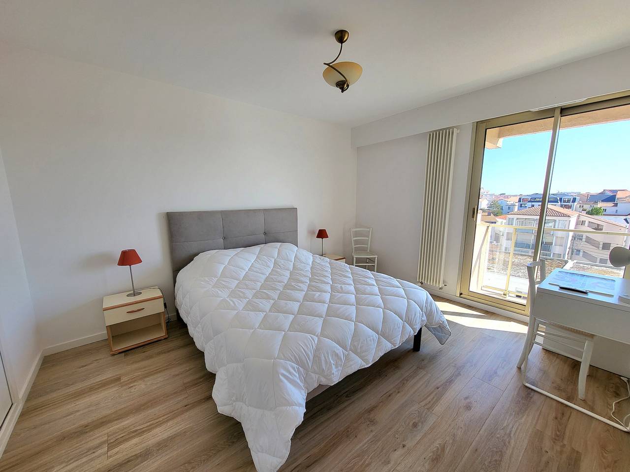 Entire apartment, Renovated T3 apartment sea view with garage and Wifi in Les Sables-d'Olonne, Vendée