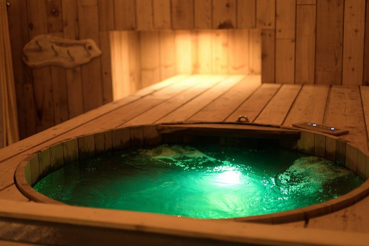Villa '7pers Piscine-spa Plage 4kms' with Private Terrace, Private Garden and Wi-Fi in Peumerit, Quimper region