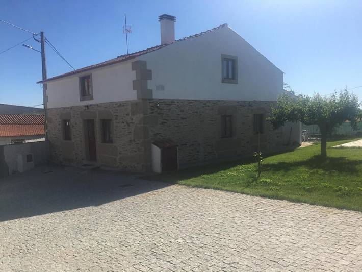 Location de vacances pour 7 personnes, avec jardin ainsi que vue et piscine dans Figueira de Castelo Rodrigo