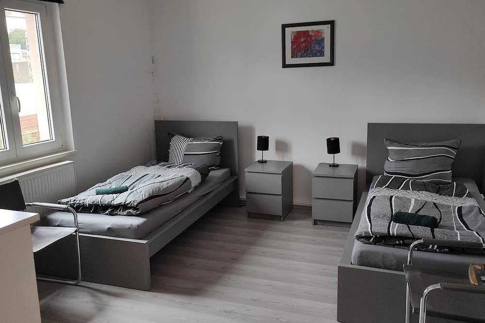 Entire apartment, Ferienwohnung und Monteurwohnung bis zu 10 Personen Großer Parkplatz /wlan/grill in Veitshöchheim, Franconian Wine Country
