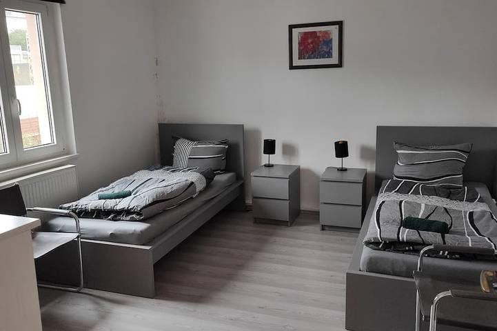 Apartamento entero, Ferienwohnung und Monteurwohnung bis zu 10 Personen Großer Parkplatz /wlan/grill in Veitshöchheim, Región Viticola de Franconia