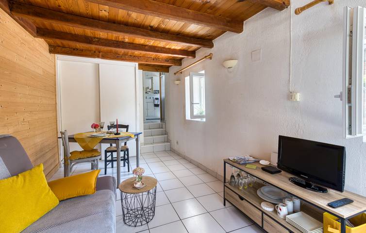 Charmant appartement avec piscine, parking et proximité du centre-ville in Saint-Jean-d'Angély, Région de Saint-Jean-d'Angély