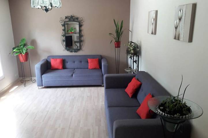 Gîte pour 4 personnes, avec Terrasse ainsi que Jardin et Piscine à Saint-Hilaire-la-Palud