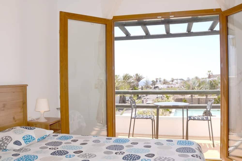 Duplex B16 in a quiet complex with pool 150 m from the sea in Charco del Palo, Haría