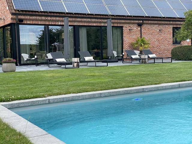 Location de vacances pour 2 personnes, avec Terrasse et Jardin ainsi que Piscine et Sauna dans Westvleteren (bière)