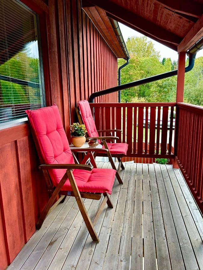 Lägenhet för 2 Personer, med terass samt utsikt och trädgård, med husdjur i Hudiksvall