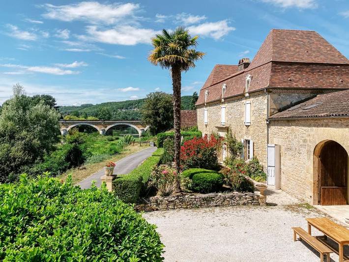 Location de vacances pour 10 personnes, avec jardin ainsi que piscine et vue à Castels