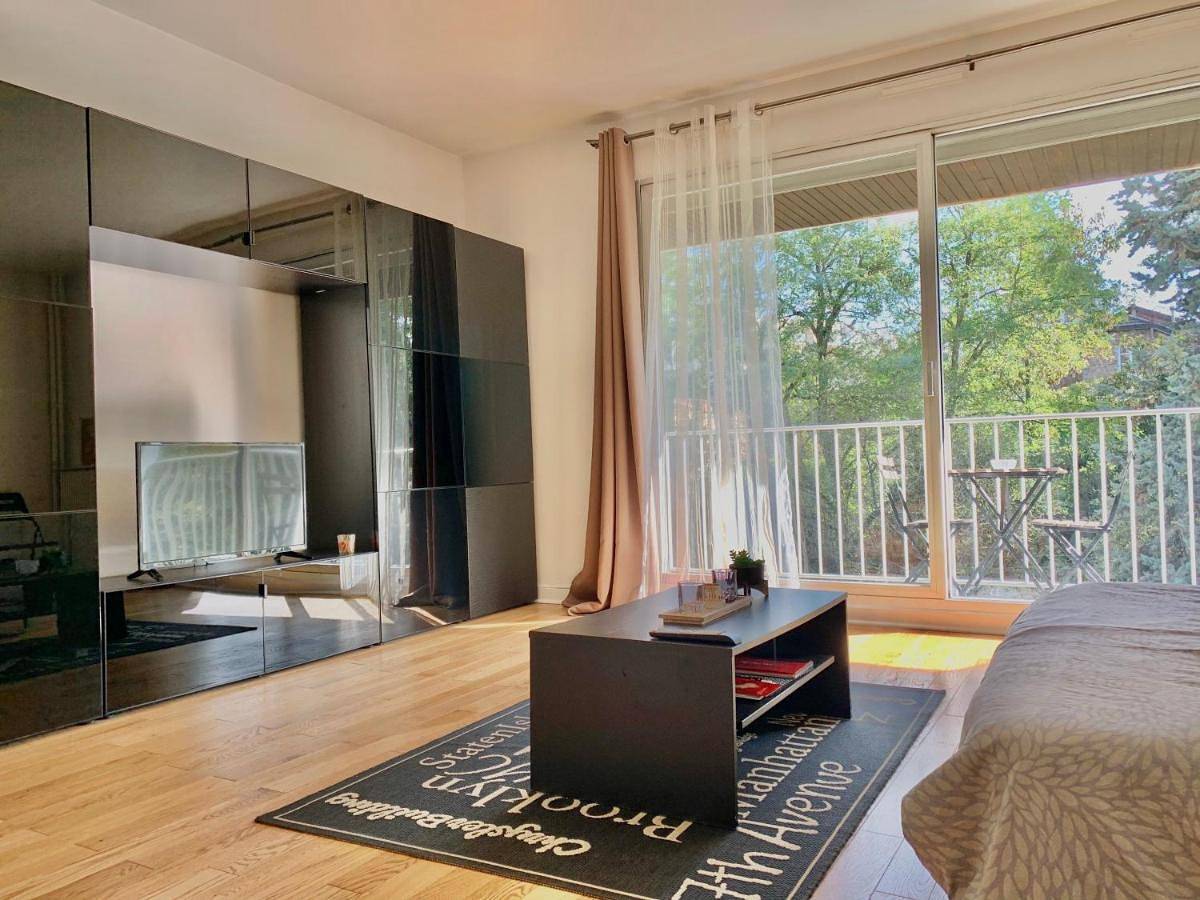 Appartement entier, Appartement 12 min Paris - Parking Privé Gratuit - Wifi - Netflix - Balcon in Enghien-les-Bains, Val-d'Oise