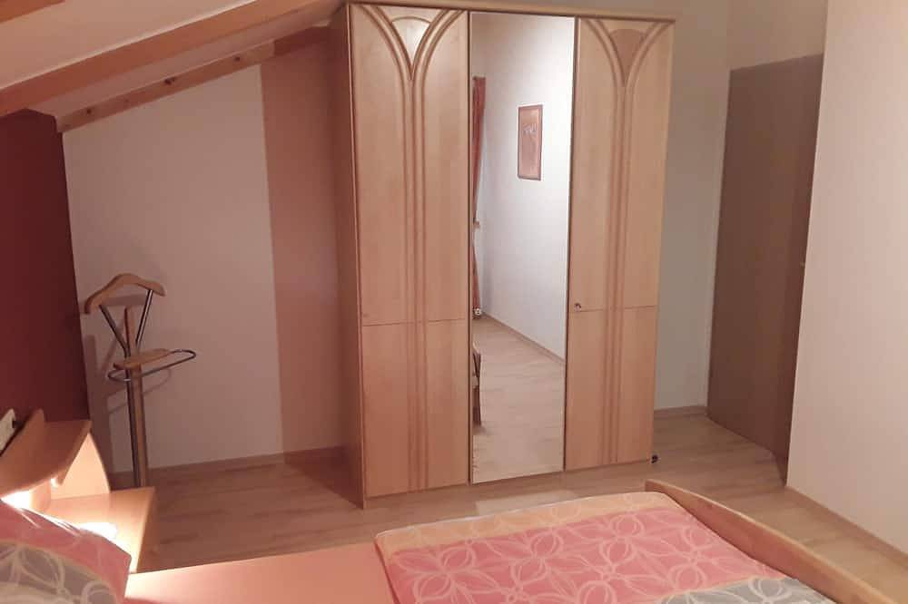 Ganze Wohnung, Ferienwohnung 90qm mit Balkon in Lindberg, Šumava Mountains