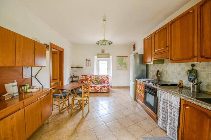Gîte pour 6 personnes, avec Balcon ainsi que Terrasse et Jardin à Capestrano - 3
