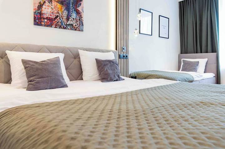 Ganze Wohnung, Schiller Apartment im Zentrum von Hof, Küche, Parkplatz, Wlan 250 Mbit. in Hof, Oberfranken