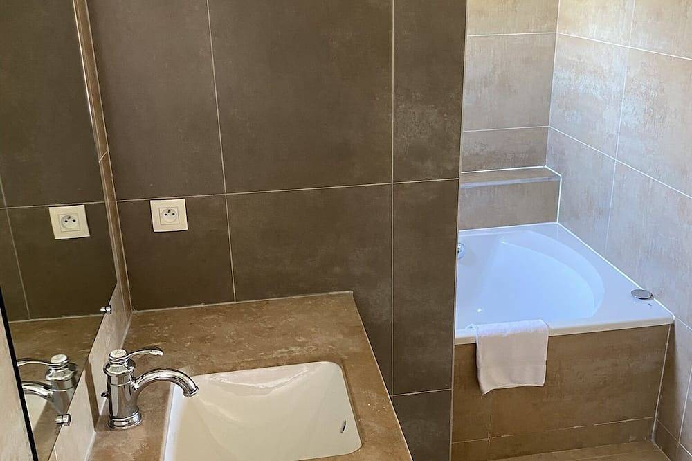 Luxury villa with private pool in south of France in Saint-Laurent-de-la-Cabrerisse, Narbonne und Umgebung