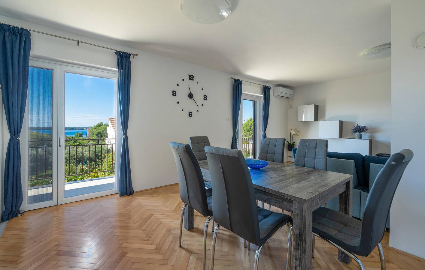 Ganze Ferienwohnung, Apartment am Meer mit Terrasse, WLAN und Parkplatz – in der Nähe des Zentrums von Peroj in Fazana, Südküste Istrien