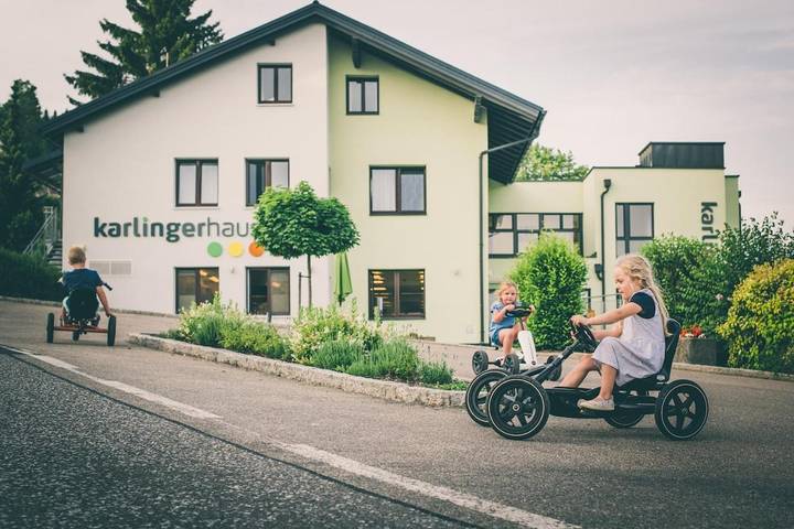Hostel für 7 Personen, mit Pool und Sauna sowie Terrasse und Garten, mit Haustier