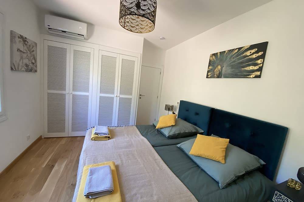 Luxurious apartment with panoramic views and heated pool - near Calvi in Calenzana, Calvi e dintorni