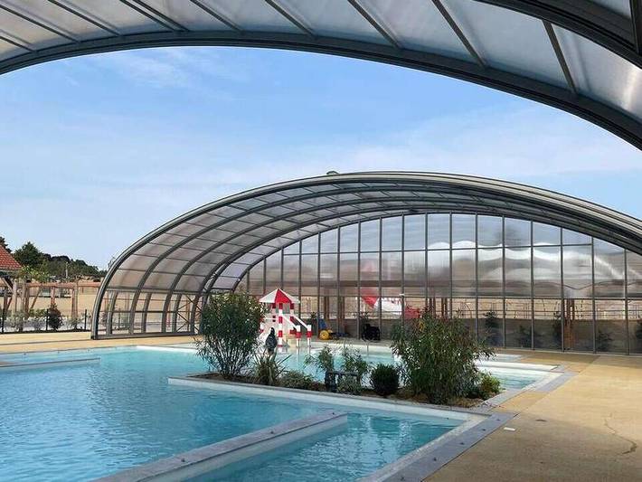 Camping pour 6 personnes, avec Terrasse ainsi que Bassin pour enfant et Piscine dans Hauts-de-France