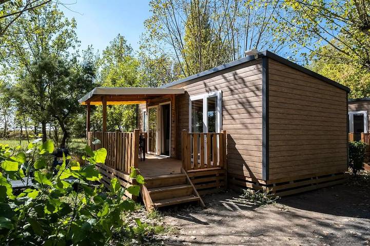 Camping pour 4 personnes, avec piscine et terrasse, animaux acceptés dans Fontenay-le-Comte