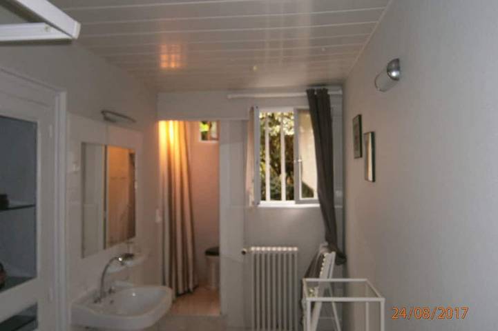 Gîte pour 2 personnes, avec jardin dans Thermes De Neris Les Bains Neris Les Bains - 3