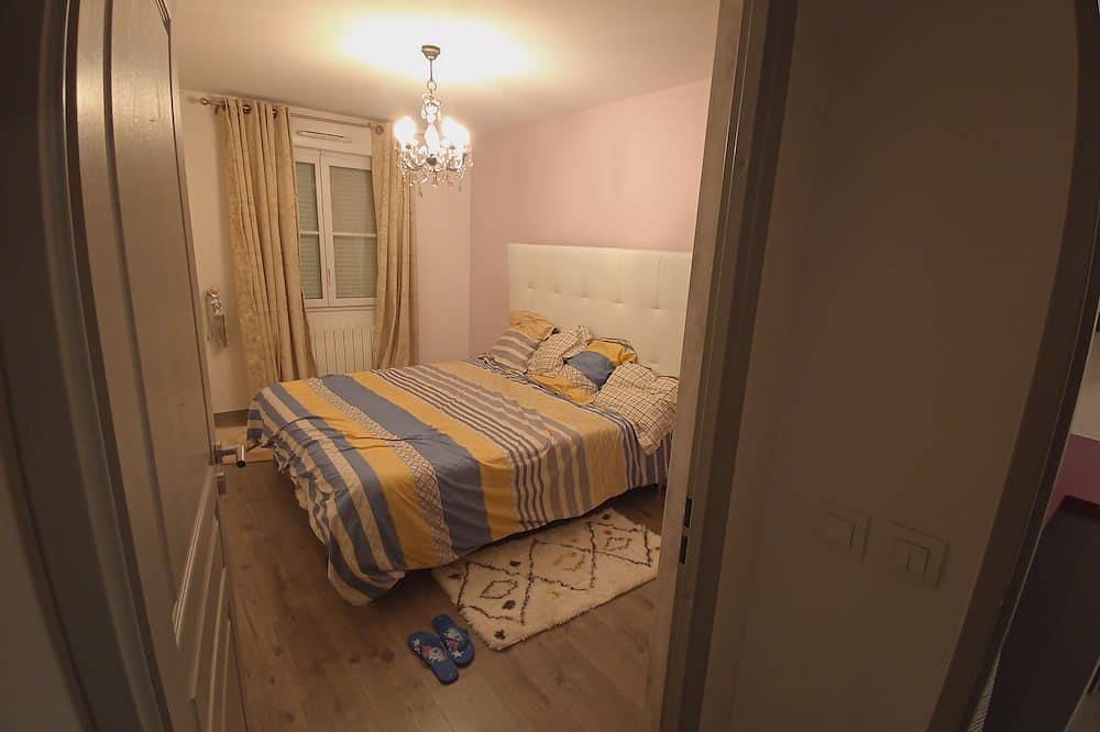 Appartement entier, Grand Appartement de 3 pieces pour une famille ou entre Amis tres agreable .... in Wissous, Essonne