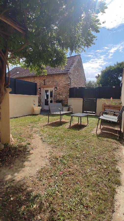 Location de vacances pour 4 personnes, avec jardin et terrasse à Chaufour-lès-Bonnières