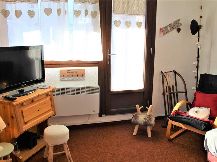 Ganze Wohnung, Gemütliche Wohnung direkt an den Pisten mit Balkon, 6 Schlafplätze, gut ausgestattete Küche, Skiraum in Station de Risoul, Risoul