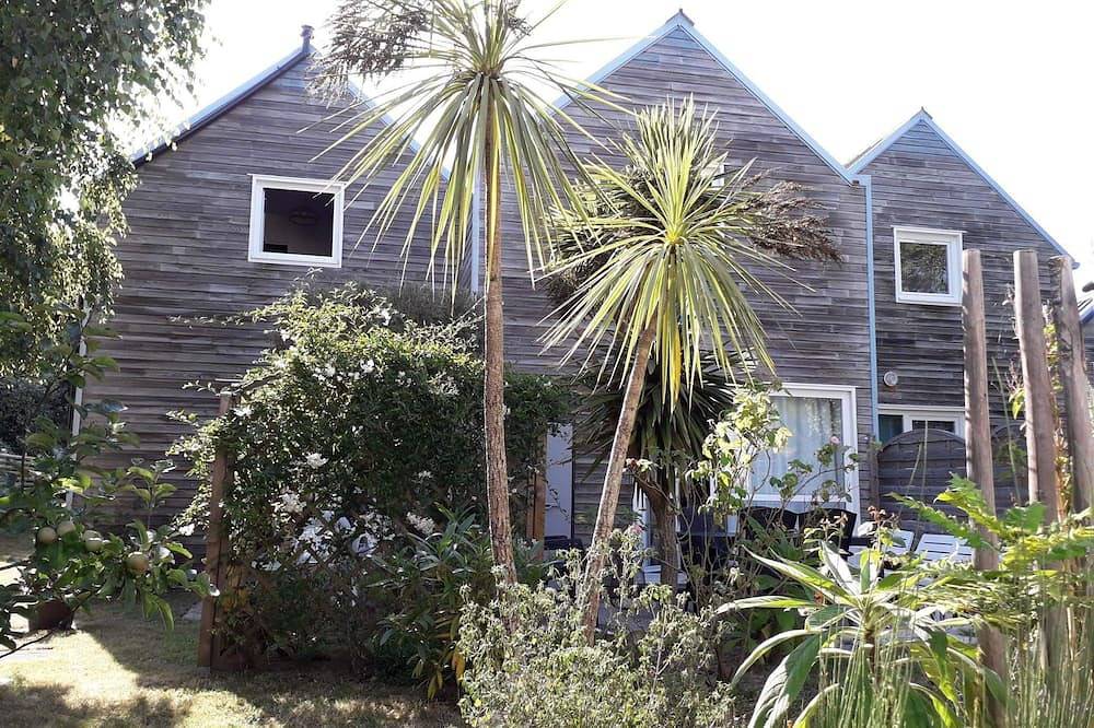 Holiday home, quiet, near the beach in Le Conquet, Brest region