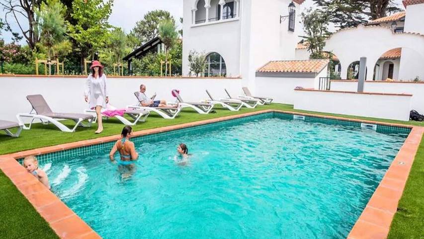 Gîte pour 9 personnes, avec terrasse dans Plage La Milady - 2