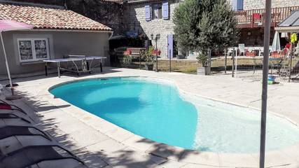 Cottage pour 16 personnes, avec terrasse et piscine à Chandolas