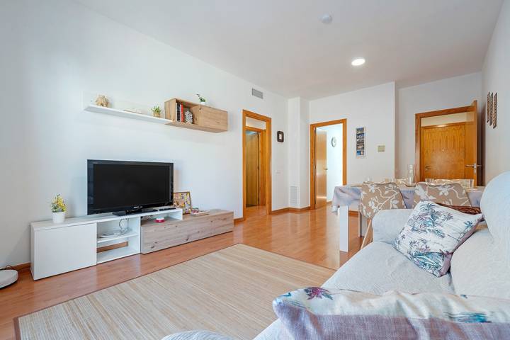 Apartamento entero, Apartamento 'Ángel' con terraza privada, Wi-Fi y aire acondicionado in Vinebre, Tierras del Ebro