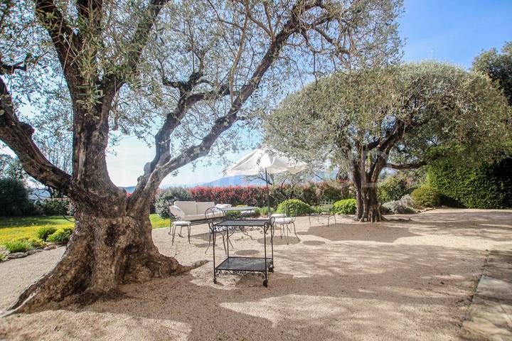 Gîte pour 10 personnes, avec piscine à Mouans-Sartoux - 2