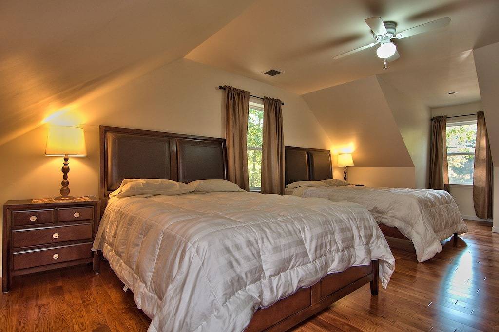 Family-friendly Modern Mountain Getaway with open floor plan and large deck in Masthope, Pike County