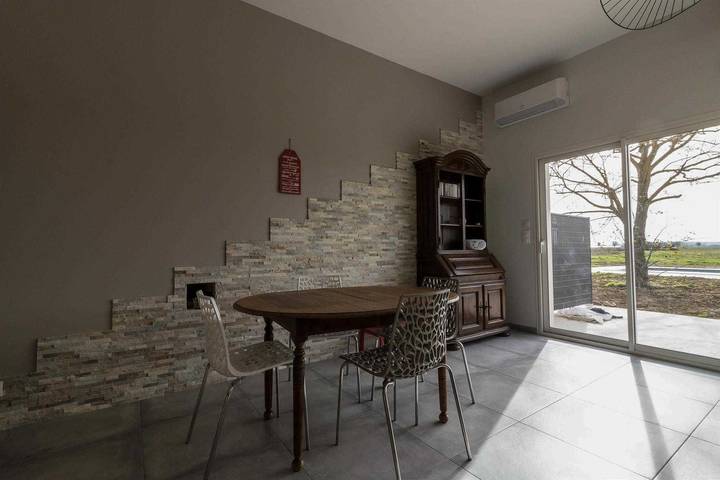 Gîte pour 4 personnes, avec jardin ainsi que terrasse et piscine à Merville - 4