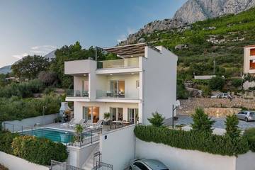 Ferienhaus für 6 Personen, mit Garten und Balkon in Krvavica