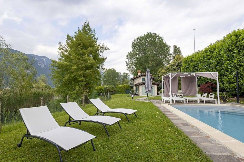 Alleinstehendes Ferienhaus mit  W-Lan, privatem Pool, Klimaanlage, Tv, Innenhof, Haustiere erlaubt in Gemeinde Iseo, Iseosee