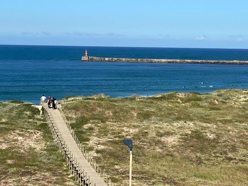 Apartamento inteiro, Beachfront Apartment With Sea View in Azurara, Distrito do Porto