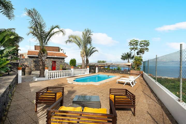 Casa rural para 4 personas, con Jardín