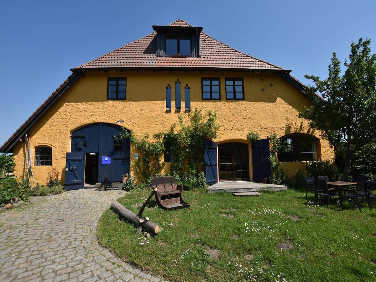 Ganze Wohnung, Rustic-style Apartment in Buschenhagen with Garden in Neu Bartelshagen, Stralsund Umland